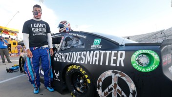 Nascar: piloto corre en auto con la frase Black Lives Matter