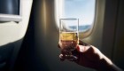 Aerolíneas restringen alcohol en vuelos