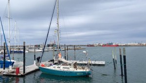 Argentino cruza el Atlántico en un velero para volver a ver a su familia