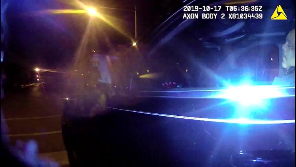 Video muestra incidente que provocó despido de un policía