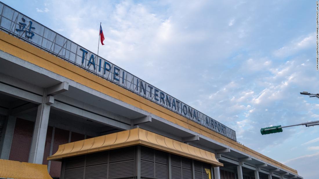 El aeropuerto de Taiwán ofrece tours 'finge ir al extranjero' en medio de la pandemia