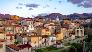 Cinquefrondi: la ciudad italiana 'libre de covid' que vende casas de 1 dólar
