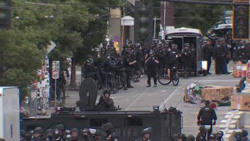 Policía de Seattle retira a manifestantes
