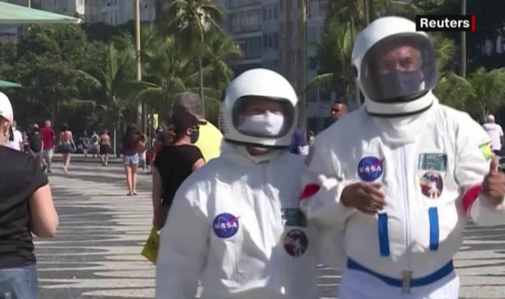 Brasil: buscan evadir al covid-19 con traje de astronauta