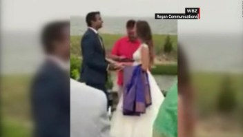 Un alcalde en EE.UU. salva la boda de una pareja