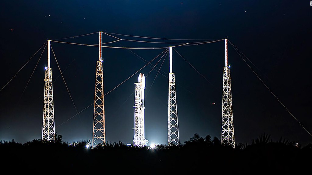 SpaceX lanza satélite surcoreano en cohete histórico