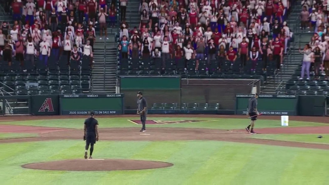 Los fanáticos virtuales llegan a los estadios de la MLB