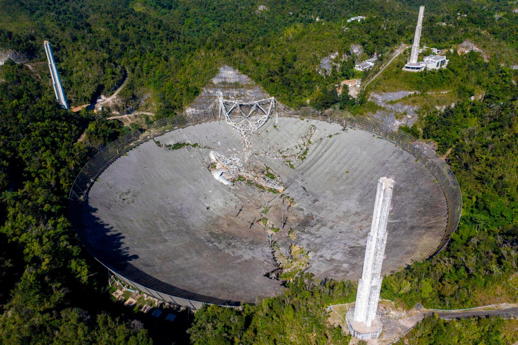 Se derrumbó radiotelescopio de Arecibo en Puerto Rico