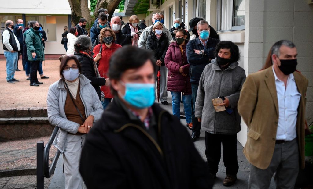 Gobierno de Uruguay incrementa medidas para evitar que la pandemia se vuelva incontrolable
