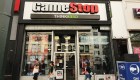 GameStop piensa perder dinero pero sus acciones suben