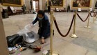 Legislador ayudó a limpiar el Congreso tras disturbios
