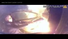 Heroico rescate de una mujer en un auto en llamas