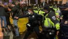 Seguidores de Trump se enfrentan con la policía en Washington