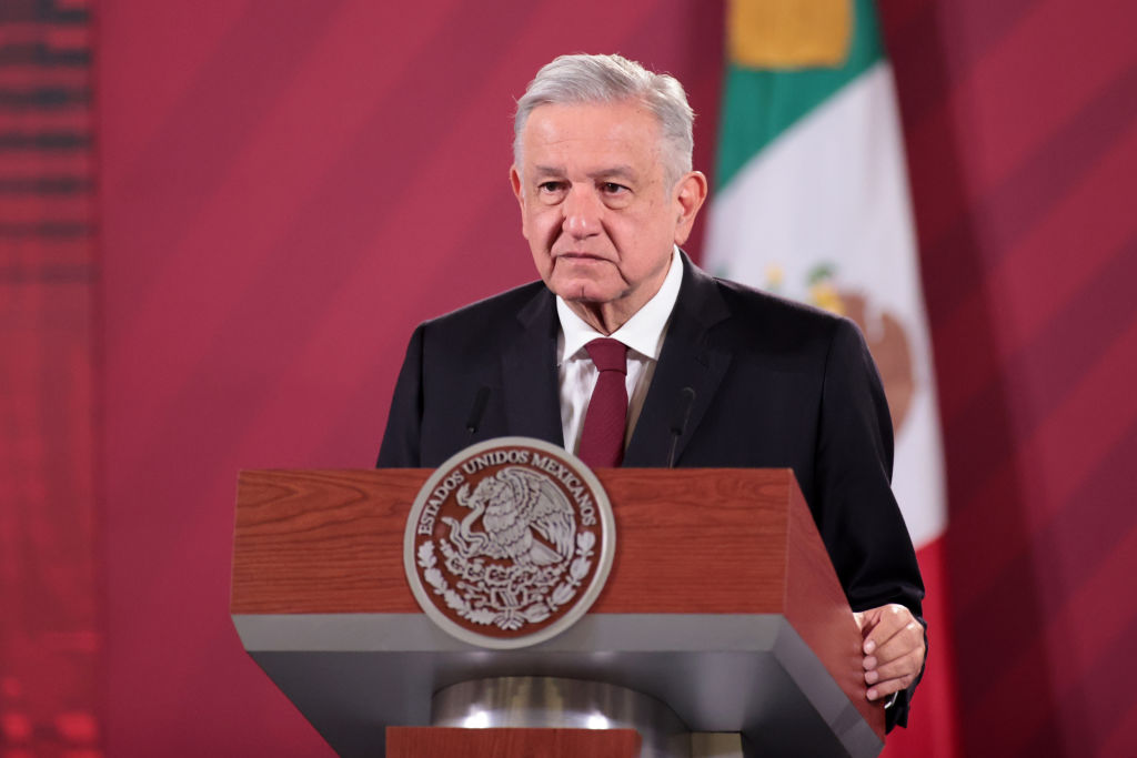 Andrés Manuel López Obrador informa que tiene covid-19