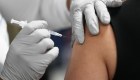 Farmacias comienzan a vacunar contra el coronavirus