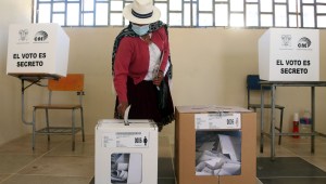 Candidatos presidenciales de Ecuador emitieron su voto