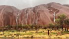 Un monolito de Australia, afectado por las lluvias