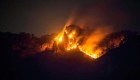 Autoridades controlan 70% de incendio en Tepoztlán