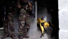 Mira cómo soldados franceses entrenan táctica con robots