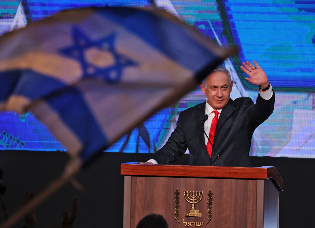 Netanyahu enfrenta un juicio por corrupción mientras negocia para volver a ser primer ministro