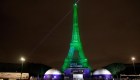 La torre Eiffel se ilumina de verde para campaña ecológica