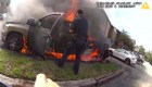 En video: policías salvan a un hombre del fuegoen Texas