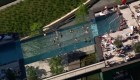 Dron muestra piscina transparente a 35 metros de altura