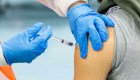 Ensayan vacunación mixta contra el covid-19