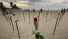 Mira por qué la playa de Copacabana quedó cubierta de rosas