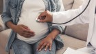 ¿Deberían las embarazadas vacunarse contra el covid-19?