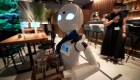 Café de Tokio combina robots e inclusión