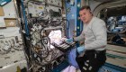 Astronautas cultivan chiles en estación espacial