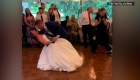 Se dislocó la rodilla bailando con su esposo en la boda
