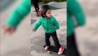 Niño skater desafía el cemento