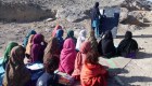 Estudiantes afganas huyen a Rwanda por llegada del talibán