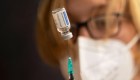 Vacuna quitaría secuelas de covid-19, según estudio