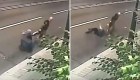 Abuela rusa resiste ataque de un ladrón callejero