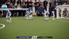 Robots juegan al fútbol en la Robocup de Japón