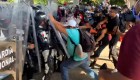 Caravana de migrantes rompe retén de la Guardia Nacional de México