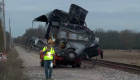Conductor de Amazon sobrevive tras choque de tren que partió su camión en dos