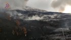 Arriesgan su vida en la "zona muerta" del volcán de La Palma