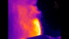 Mira este geiser ardiente que expulsa el volcán de La Palma
