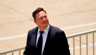 Musk vende millones de acciones, pero ahora tiene más