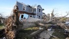 Mortal devastación por el paso de tornados en EE.UU.