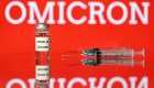 Ómicron resiste las 4 principales vacunas, según estudio