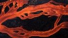 Efecto hipnótico: así descienden nuevos ríos de lava desde el volcán en La Palma