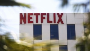Las acciones de Netflix caen un 20%