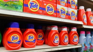 Suben los precios del detergente para ropa Tide