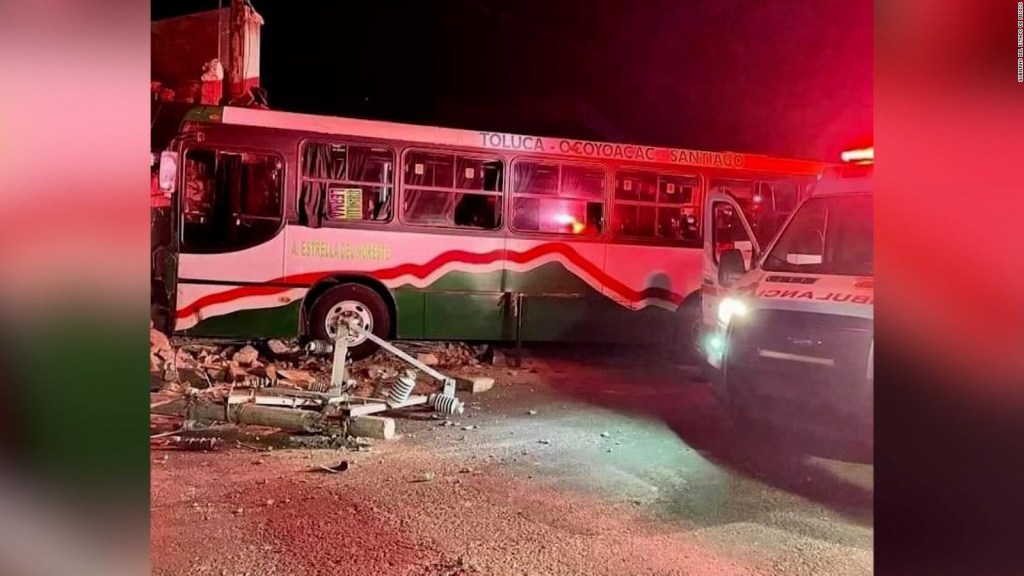 5 cosas: 40 heridos por accidente de bus en México