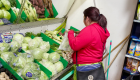 Hispanos afectados por la inflación deben elegir cómo gastar su dinero